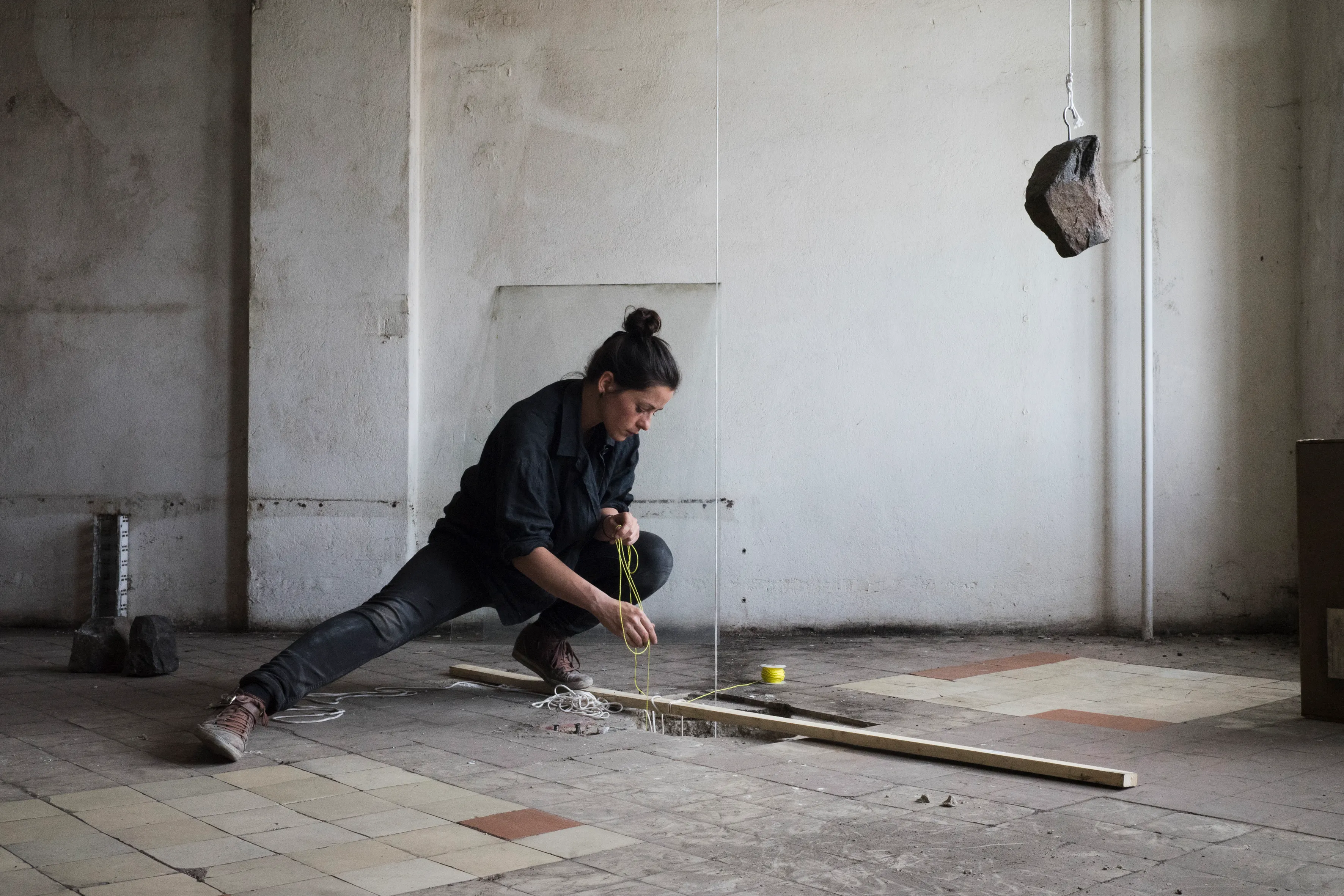 An artist threading line for a suspended-stone piece